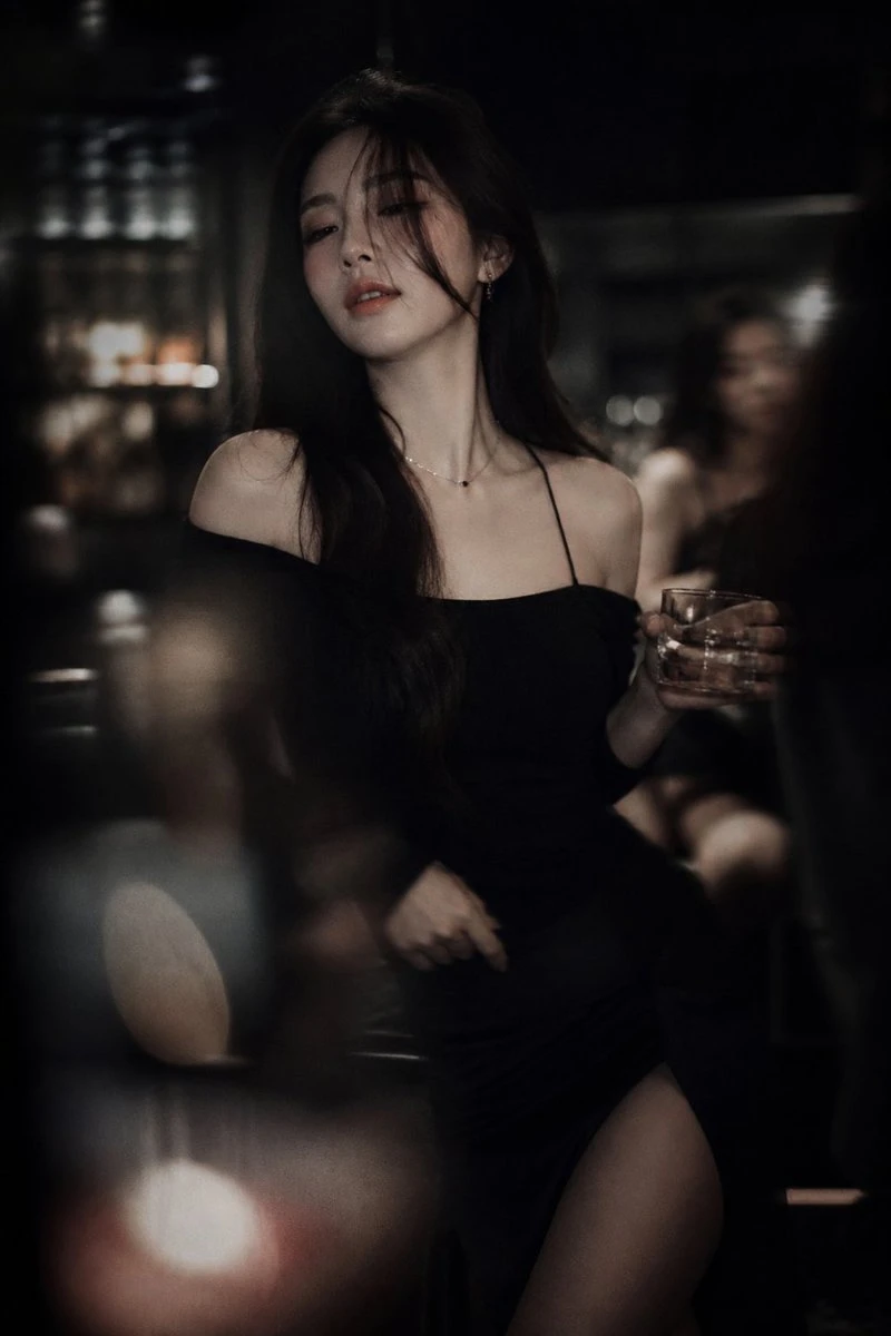 暗夜酒吧微醺韩系女爱豆氛围人像