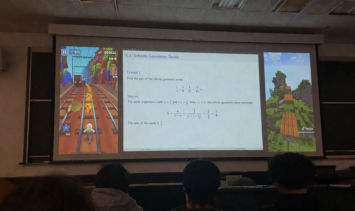 数学课投影分屏显示游戏画面